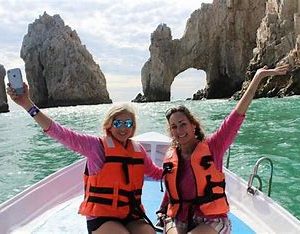 Glass Bottom Boat The Arch Tour & Shopping Time