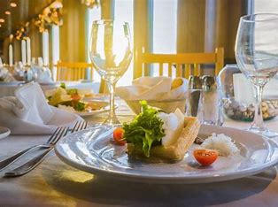 Sunset Dinner & Show Deluxe - Image 3