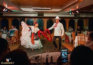 Sunset Dinner & Show Deluxe - Image 2