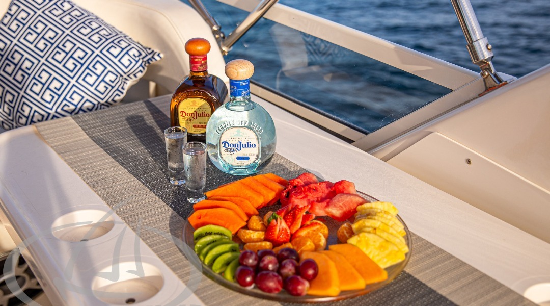 Luxury Private Yacht - Image 14