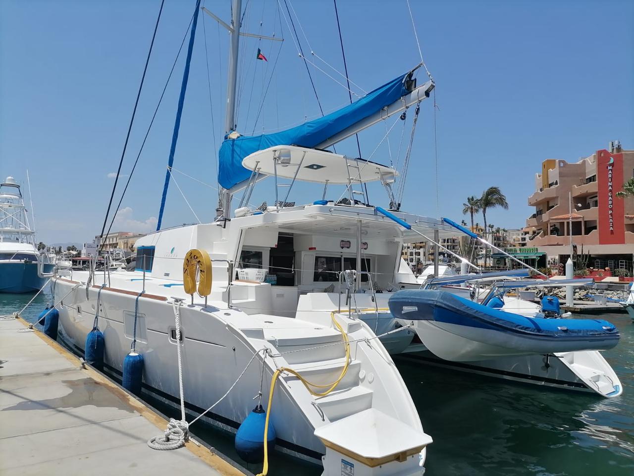 Private Catamaran Deluxe - Image 7