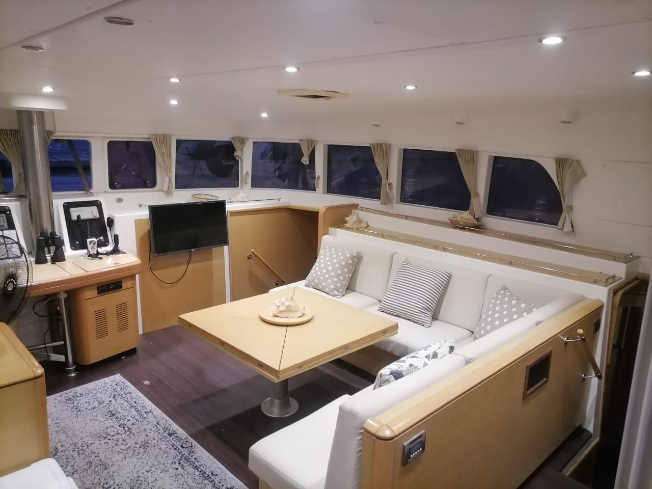 Private Catamaran Deluxe - Image 9