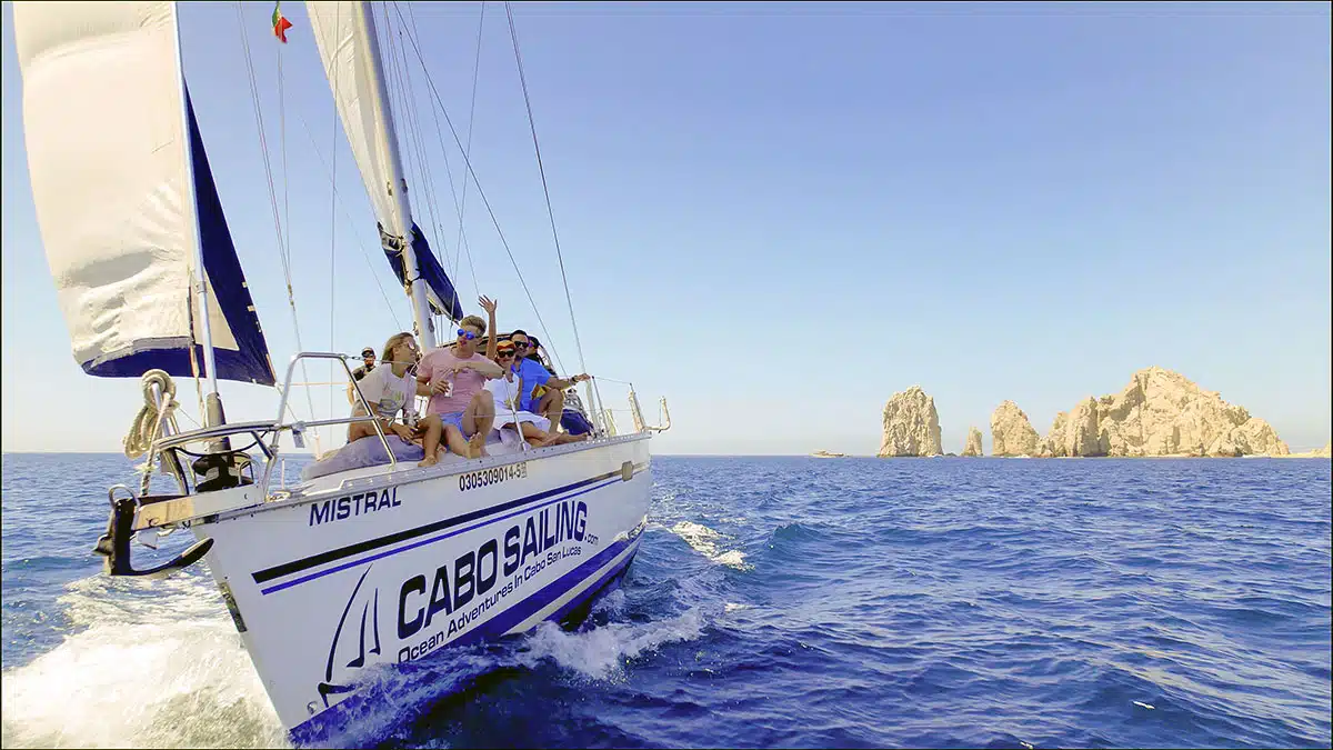 Private Deluxe Sailboat 42" - Image 3