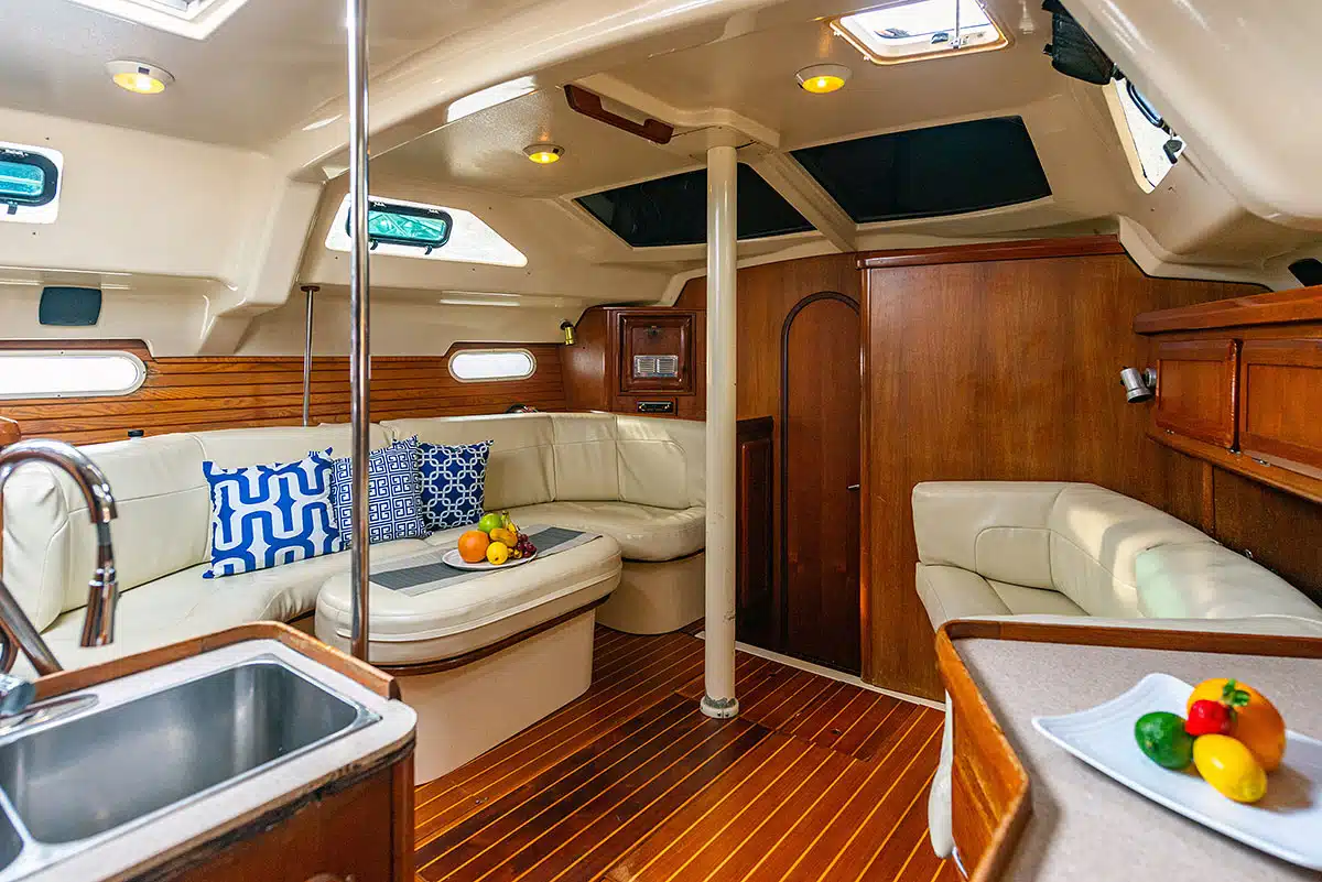 Private Deluxe Sailboat 42" - Image 6